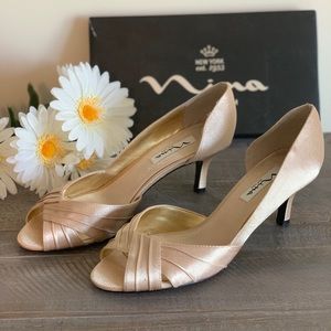 Nina gold satin pump.